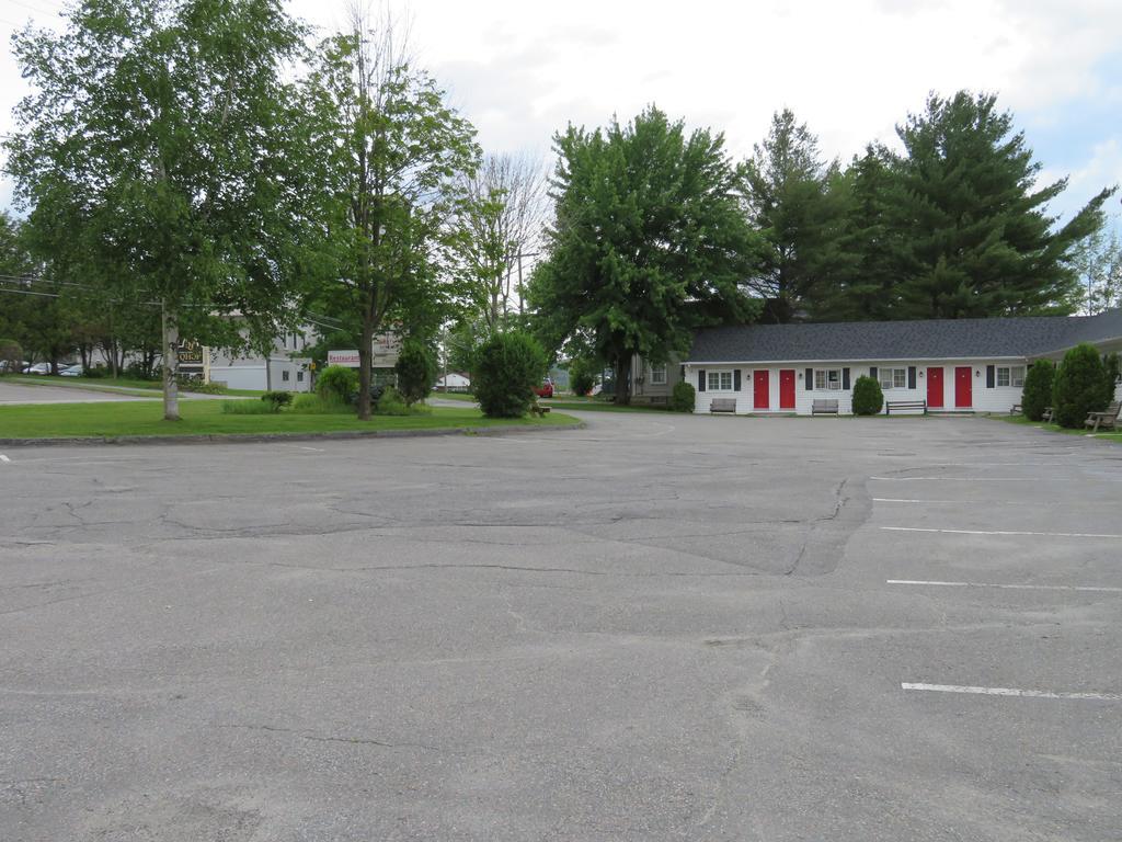 Motel & Hotel La Paysanne Sherbrooke Exterior photo
