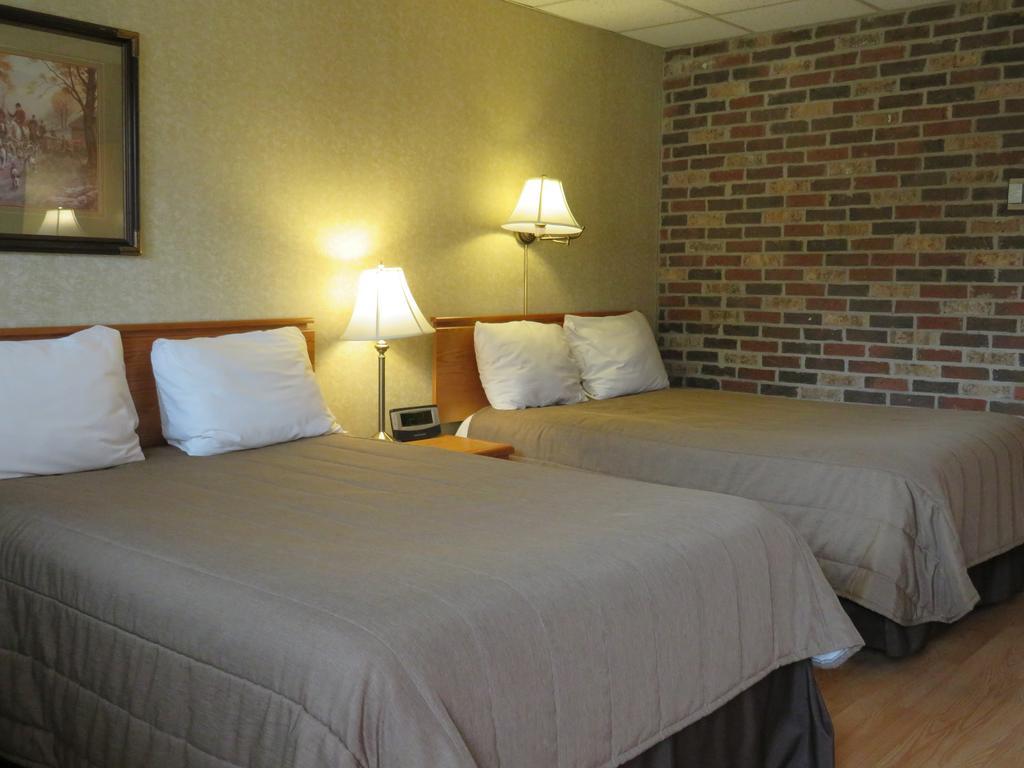 Motel & Hotel La Paysanne Sherbrooke Exterior photo