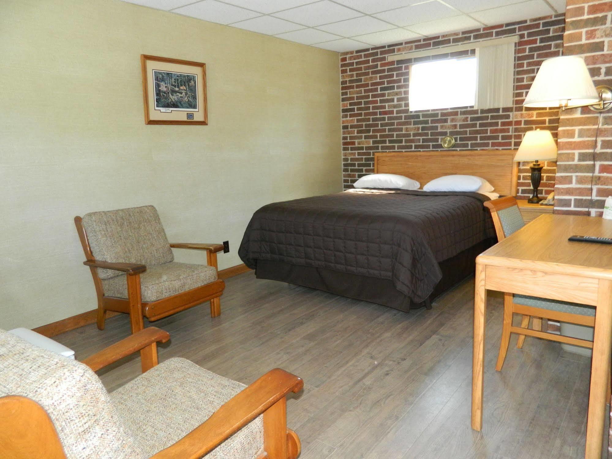 Motel & Hotel La Paysanne Sherbrooke Exterior photo